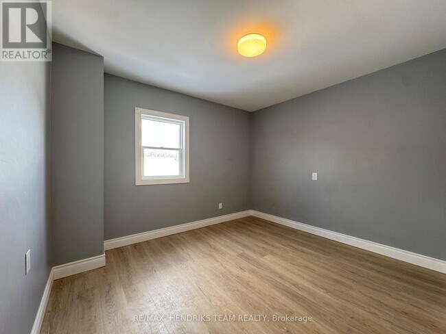 Building Photo - 130 York St