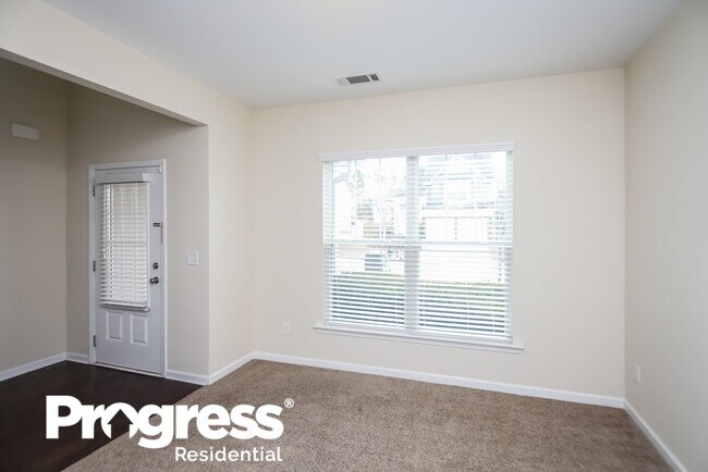 Building Photo - 69 Darbys Ave