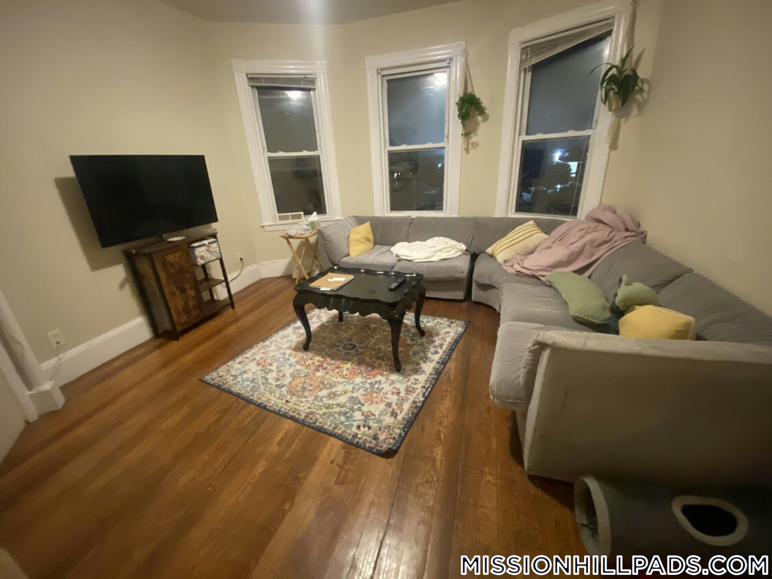 Primary Photo - 21 Bucknam St