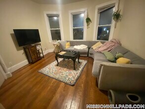 Building Photo - 21 Bucknam St