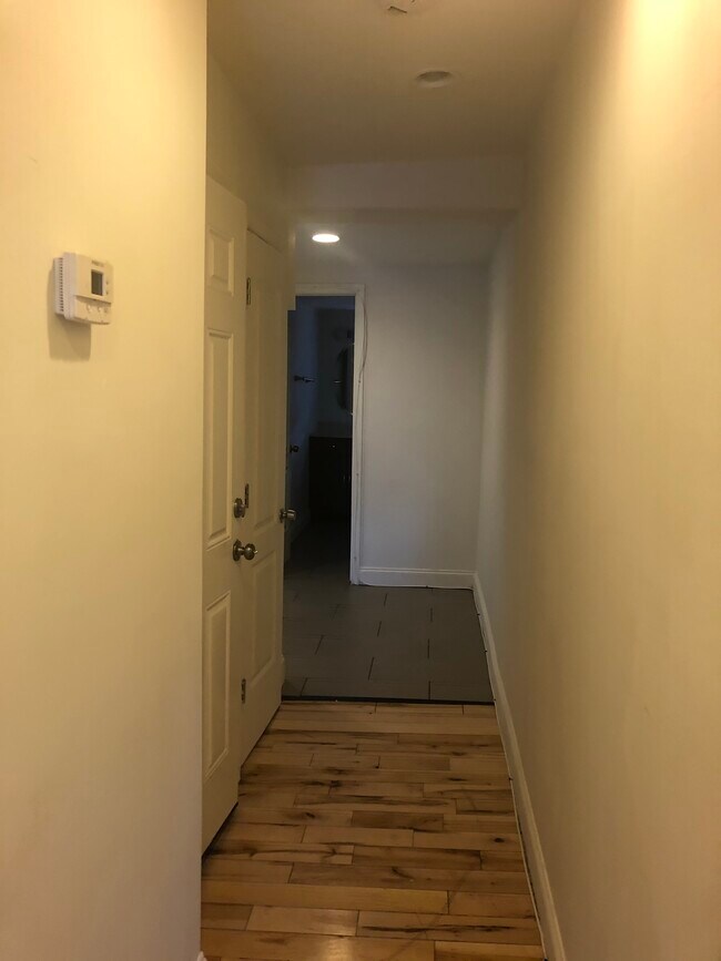 hallway 1 - 1338 W North Ave