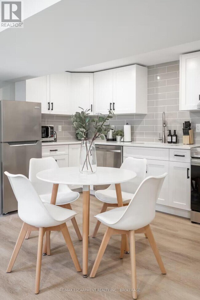 Photo du bâtiment - 73 Cranbrook Dr