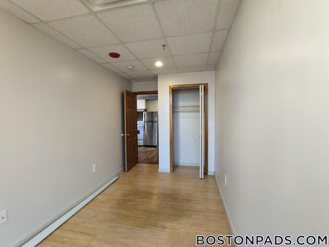 Building Photo - 72 Kneeland St
