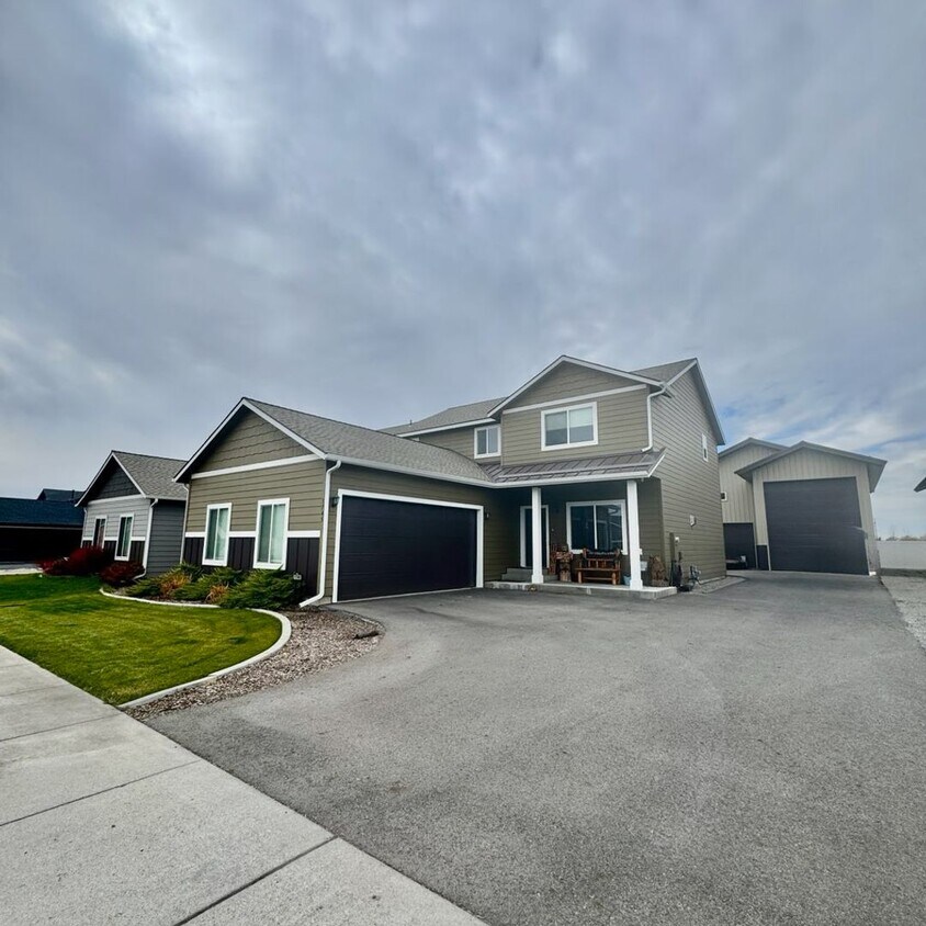 Foto principal - Beautiful 4 bedroom home