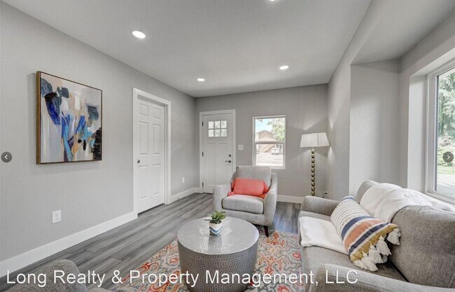 Building Photo - 3 br, 2 bath House - 532 East 13th Street