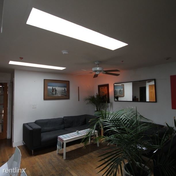 Building Photo - 346 Grand St