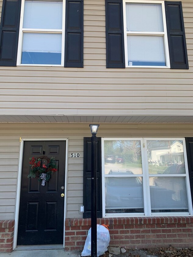 Foto principal - *RE-RENTAL* 3 Bedroom 2.5 Bath Townhouse