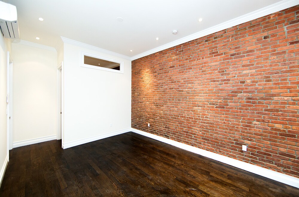 Primary Photo - 300 3rd Ave