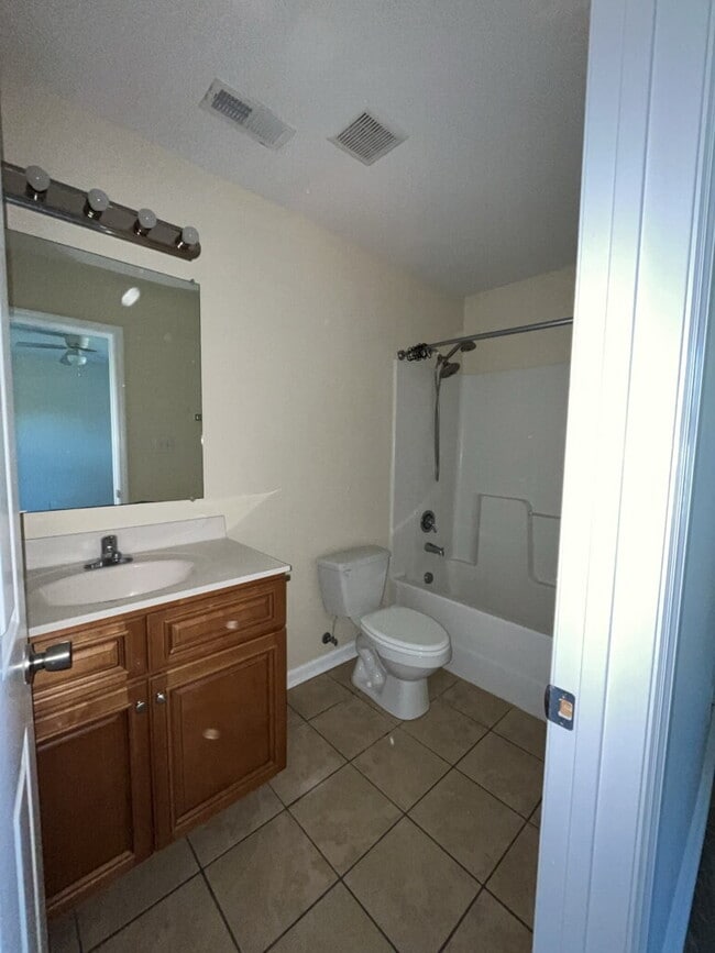 Building Photo - 106 Laib Ln