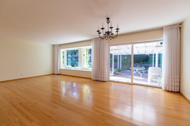 Foto del edificio - 908 Glennan Dr