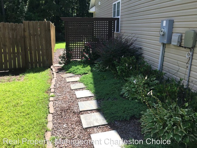 Building Photo - 4 br, 2.5 bath House - 234 2 Forts Road