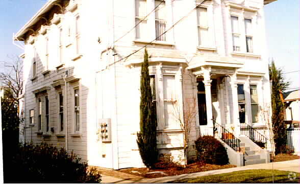 Building Photo - 1533 Union St