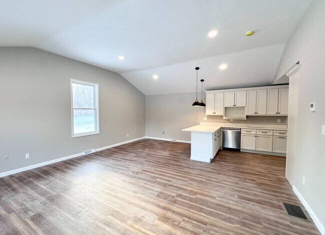 Foto del edificio - 521 Middleline Rd