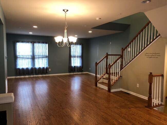 Main Level - Dining area - 33 Truman Dr