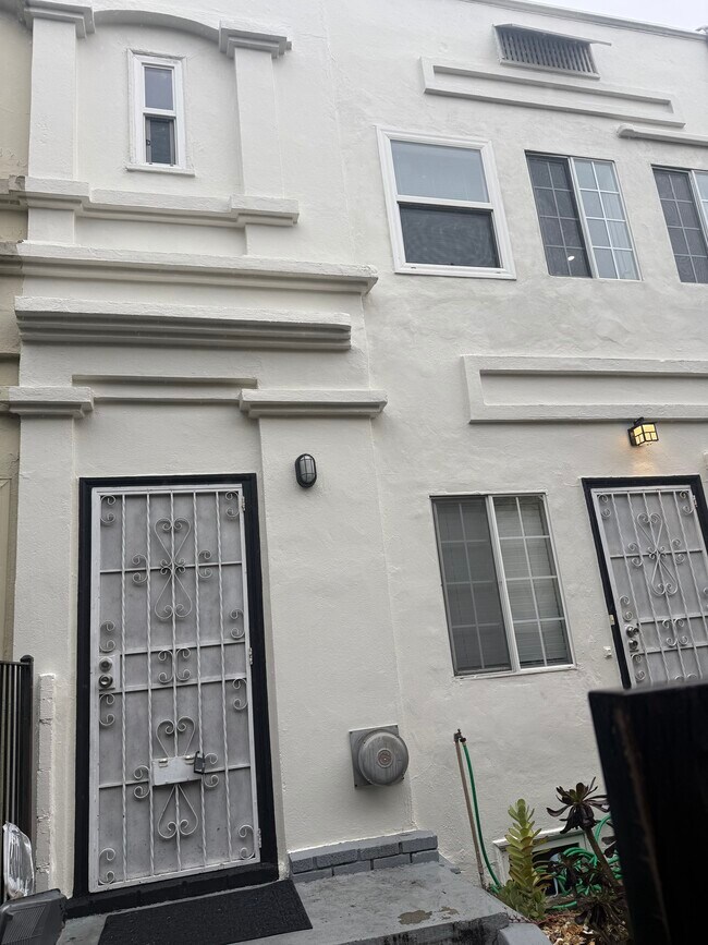 Front of building - 231 Columbia Pl