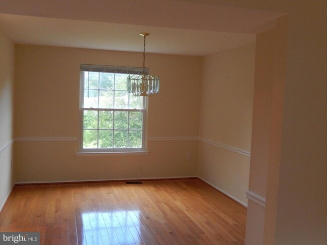 Building Photo - 15821 Anamosa Dr