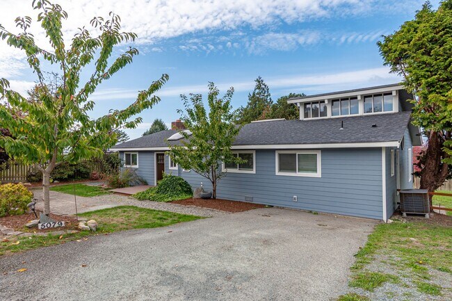 Foto del edificio - 4 bedroom/2 bath house in Deception Park View