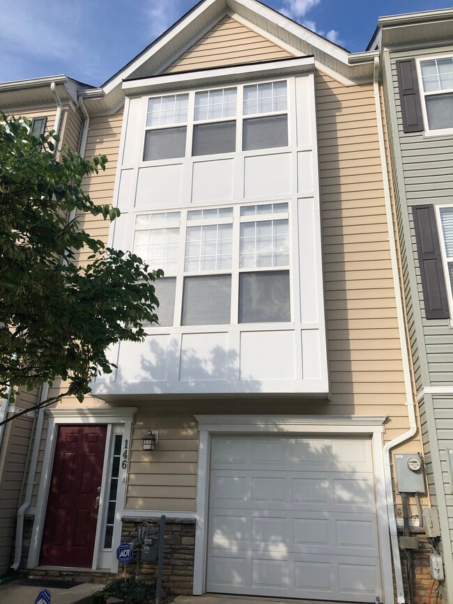 Building Photo - 146 Moore Dr