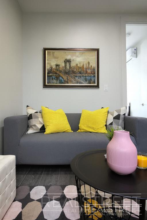 Building Photo - Stunning 1 Bed Near Prospect Park