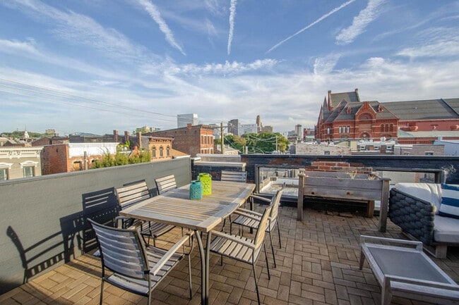 Foto del edificio - 1421 Elm St