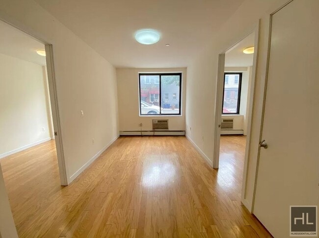 Building Photo - METROPOLITAN AVENUE