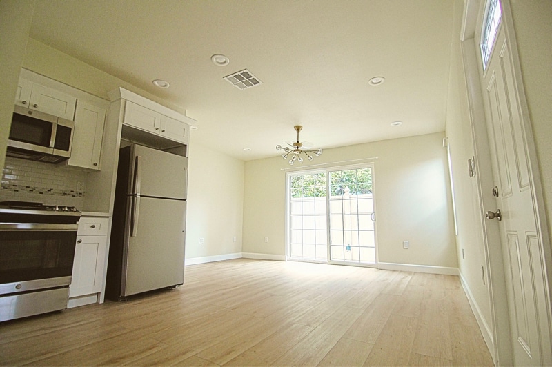 Primary Photo - 2711 1/2 W Ave 32