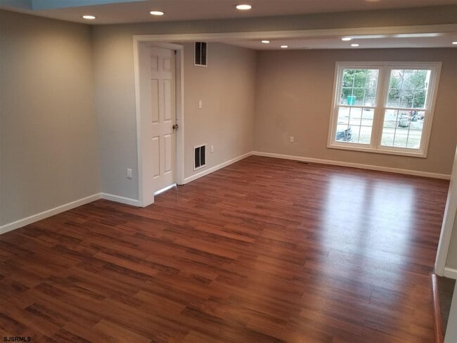 Foto del edificio - 161 E Wyoming Ave