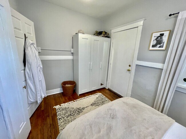 Foto del edificio - 4535 Flad Ave