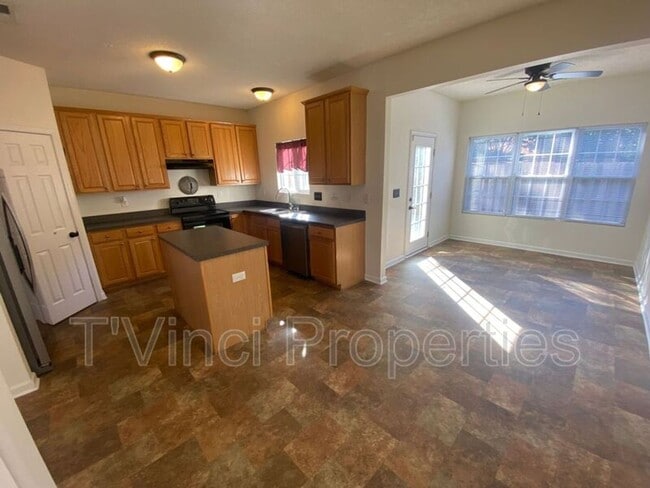 Building Photo - 3 Bedroom, 2.5 Bathroom Townhouse in Winst...