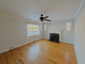 Building Photo - 790 Pecks Rd