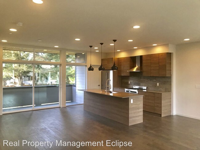 Building Photo - 18505 Densmore Ave N