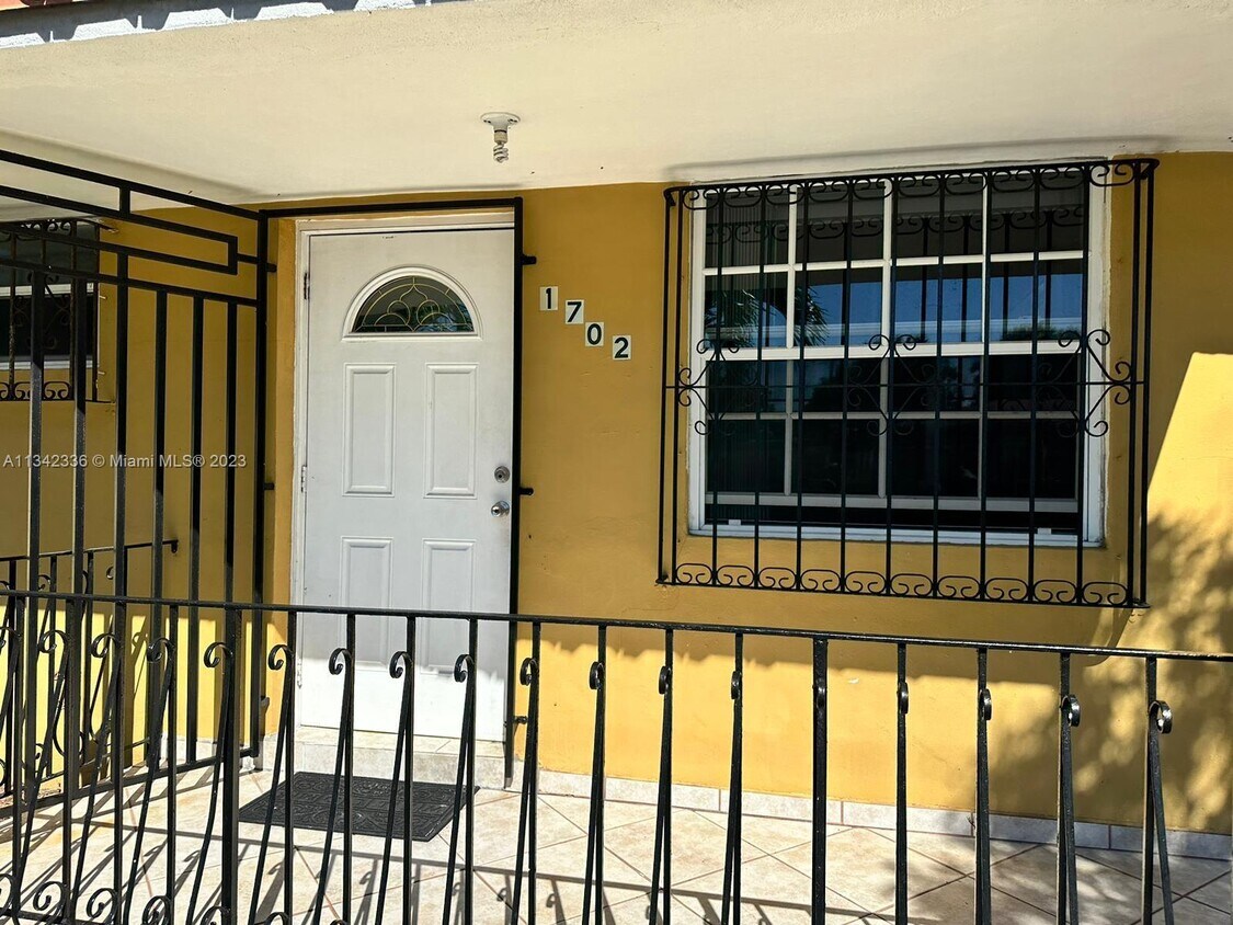 1700 Curtiss Dr Unit 2, Hialeah, FL 33010 Room for Rent in Hialeah, FL