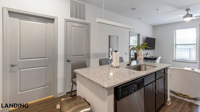 Foto del edificio - 2800 NE Green Oaks Blvd