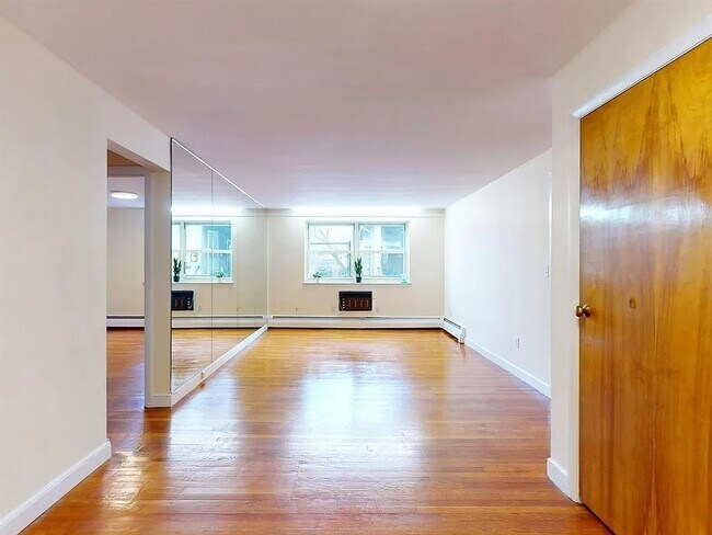 Building Photo - 14 Commonwealth Ct