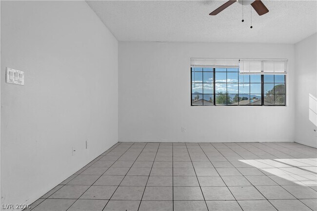 Foto del edificio - 2221 N Jones Blvd