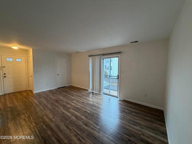 Building Photo - 609 16th Ave
