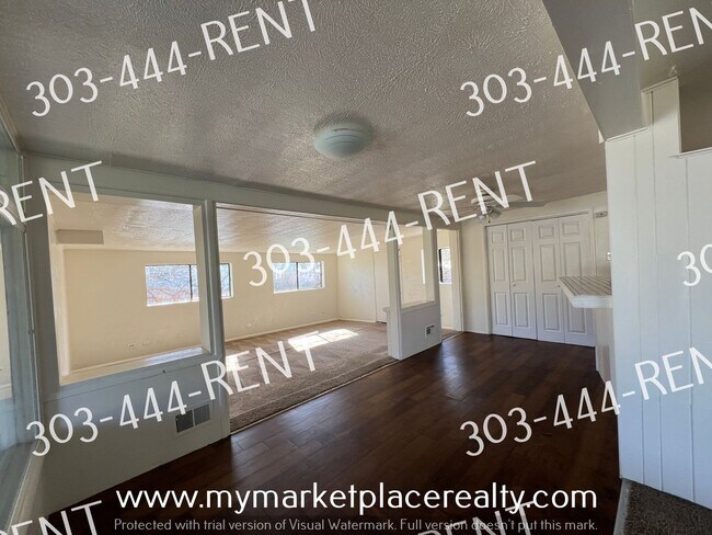 Building Photo - 3 Bedroom and 1.5 Bathrooms in Ranch Style...