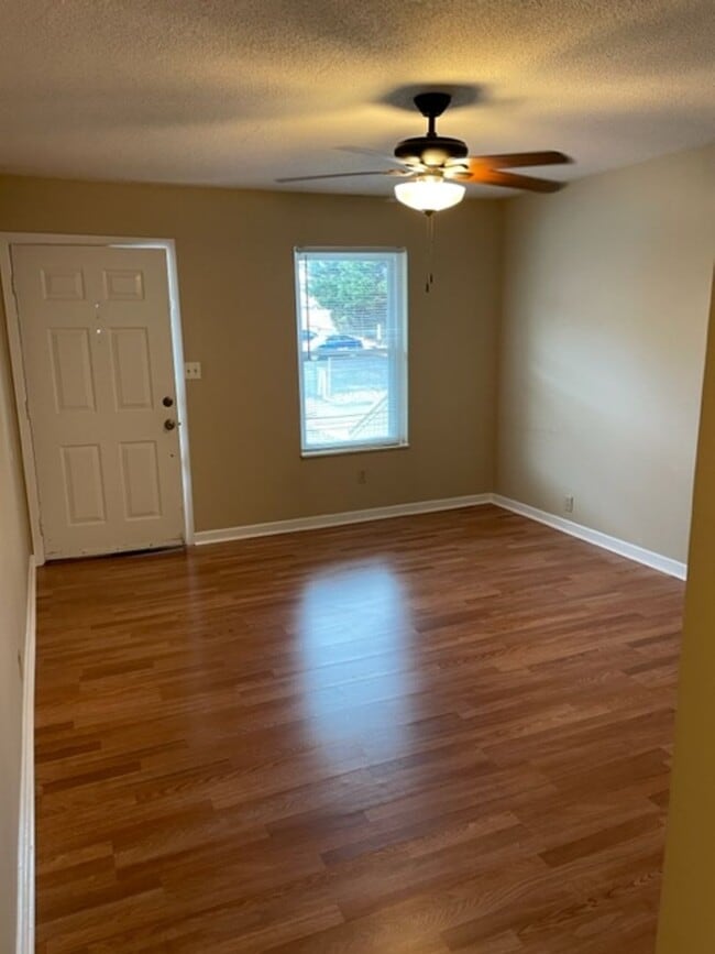 Building Photo - City of Maryville, 2 bedroom, 1 bath condo...