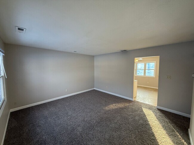 Foto del edificio - 6915 Salge Dr