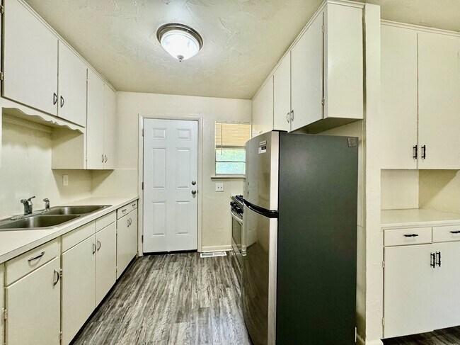 Foto del edificio - 528 N Baumann Ave