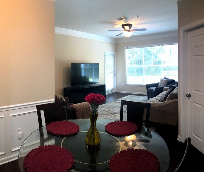 Building Photo - 1850 Cotillion Dr