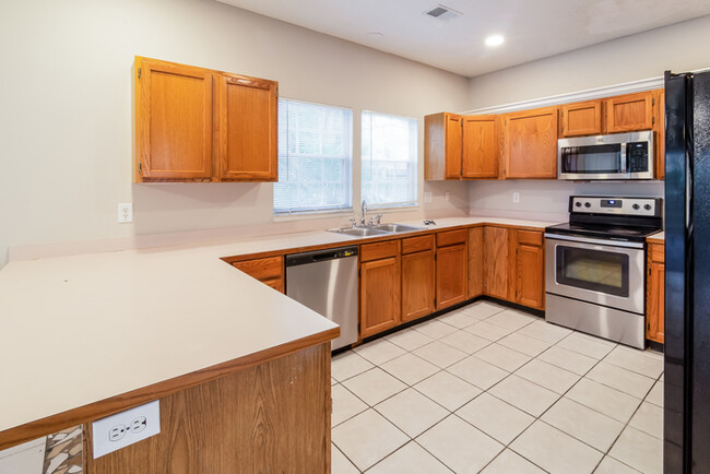 Foto del edificio - Large Goose Creek Home