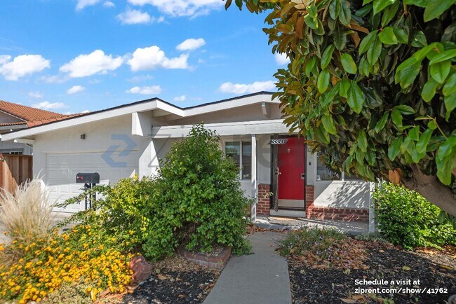Foto del edificio - 3350 Pepper Tree Ln