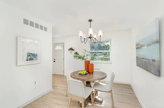 Building Photo - 6055 Tridale Ct