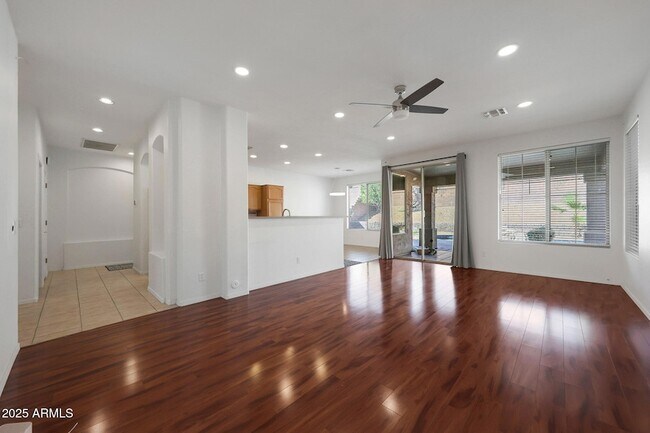 Building Photo - 1642 W Windsong Dr