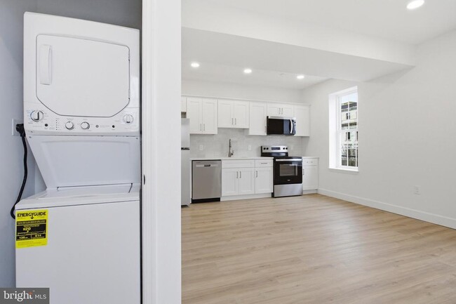 Foto del edificio - 100 W Front St