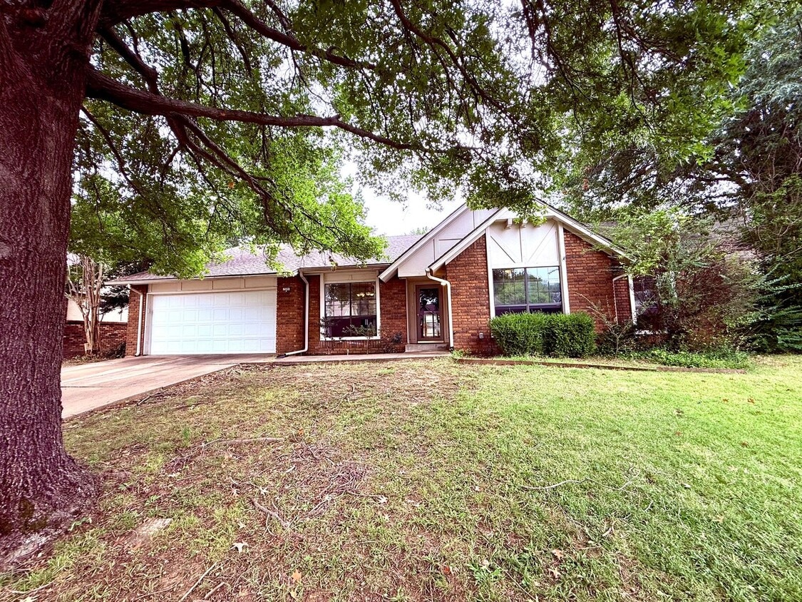 Primary Photo - 4BD 2.5 Bath Pet Friendly