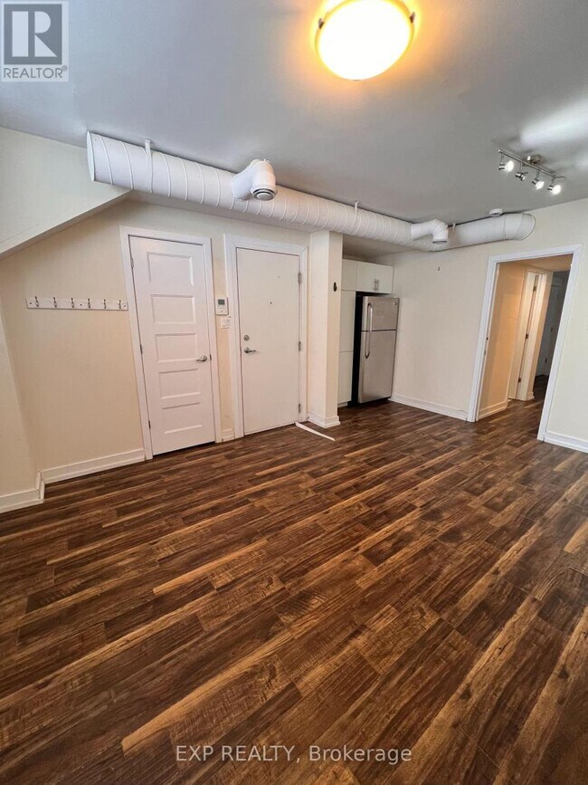 Building Photo - 144 Barrette St