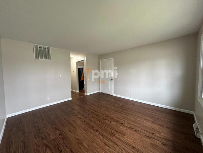 Foto del edificio - 3308-3310 Brown St