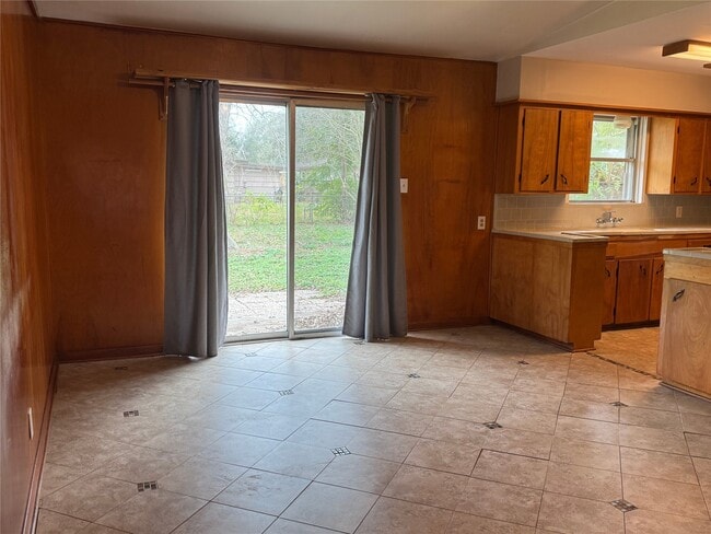 Building Photo - 6421 Neff St